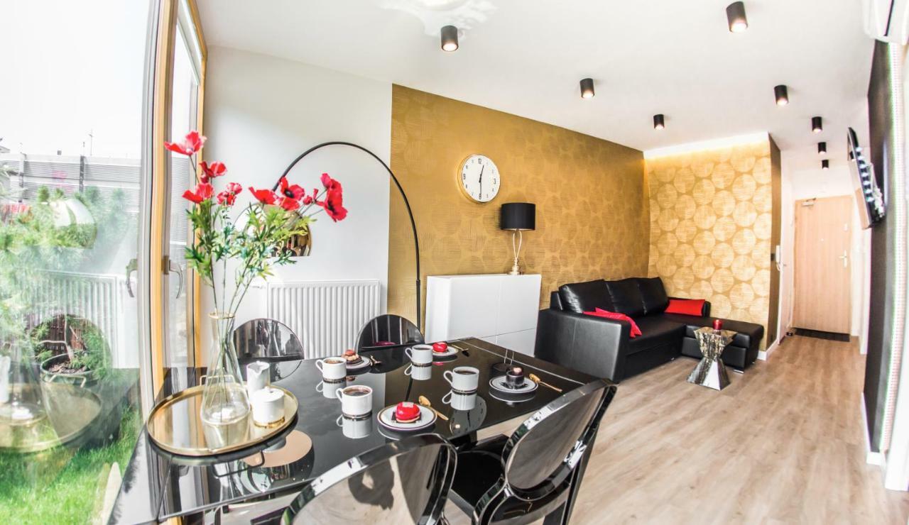 Galaxy Garden Apartment Cracow- Shopping Mall 1Min, Underground Parking, Family Friendly, City Center Krakow Exterior photo