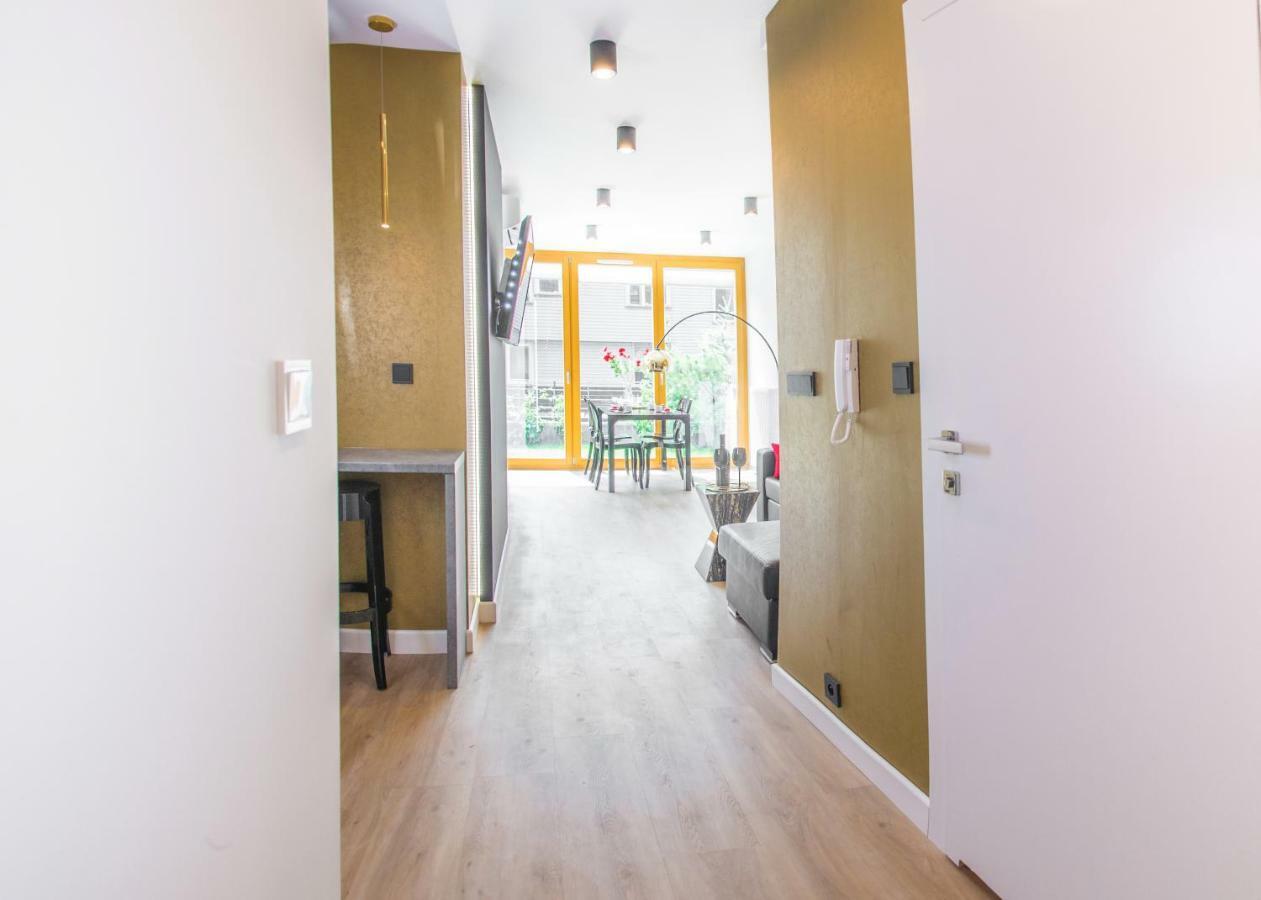 Galaxy Garden Apartment Cracow- Shopping Mall 1Min, Underground Parking, Family Friendly, City Center Krakow Exterior photo